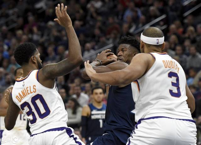 包含世锦赛最新形势:明尼苏达森林狼高居榜首,菲尼克斯太阳强势追赶,冠军归属成迷的词条